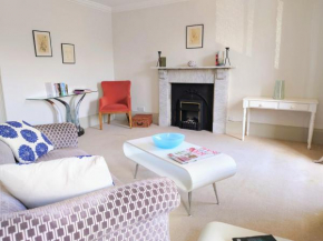 Charming 2 bed apartment in the centre of Burford